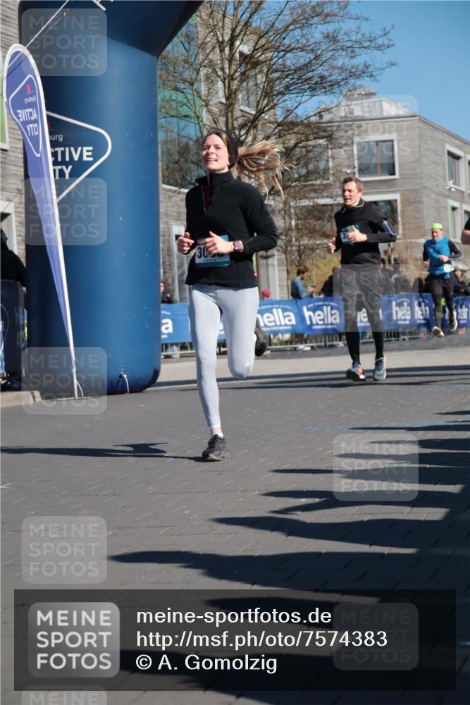 06.04.2025 - 44. Internationalen Wilhelmsburger Insellauf A. Gomolzig http://msf.ph/oto/7574383 06.04.2025 10:40:37 Ziel 3086, 3120, 3365, 3652, 4202, 4264, 4438, 4445 meine-sportfotos.de