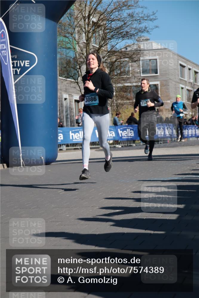 06.04.2025 - 44. Internationalen Wilhelmsburger Insellauf A. Gomolzig http://msf.ph/oto/7574389 06.04.2025 10:40:36 Ziel 3086, 3120, 3365, 3574, 3652, 4202, 4264, 4445 meine-sportfotos.de