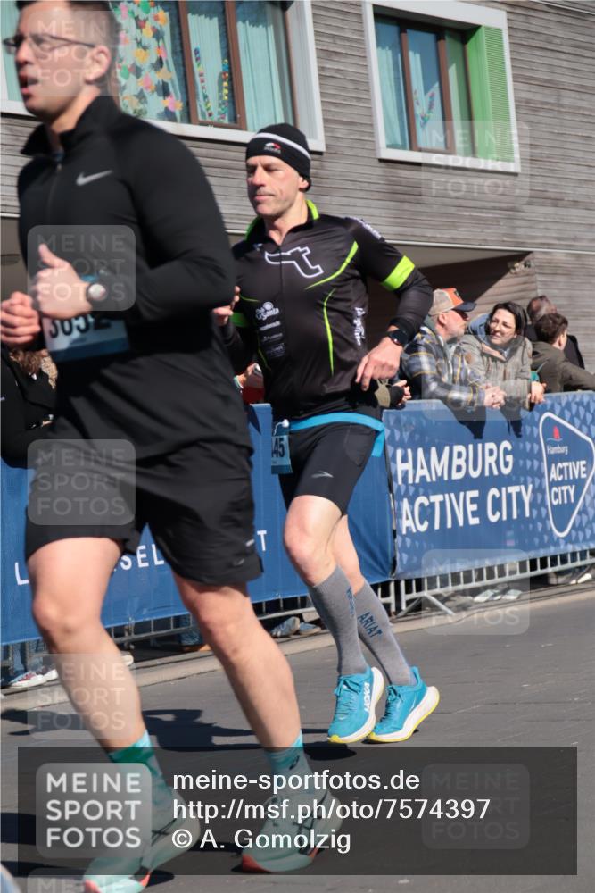 06.04.2025 - 44. Internationalen Wilhelmsburger Insellauf A. Gomolzig http://msf.ph/oto/7574397 06.04.2025 10:40:33 Ziel 3086, 3120, 3365, 3574, 3652, 4264, 4445 meine-sportfotos.de