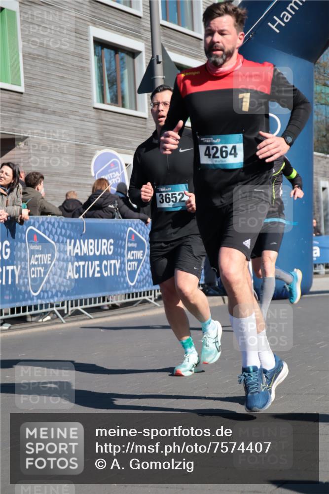 06.04.2025 - 44. Internationalen Wilhelmsburger Insellauf A. Gomolzig http://msf.ph/oto/7574407 06.04.2025 10:40:32 Ziel 3021, 3086, 3120, 3263, 3319, 3574, 3652, 4264, 4445 meine-sportfotos.de
