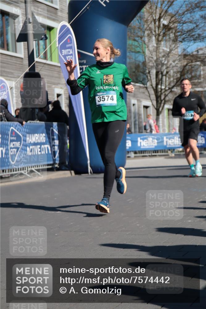 06.04.2025 - 44. Internationalen Wilhelmsburger Insellauf A. Gomolzig http://msf.ph/oto/7574442 06.04.2025 10:40:30 Ziel 3021, 3263, 3319, 3574, 3652, 3974, 4264, 4445 meine-sportfotos.de
