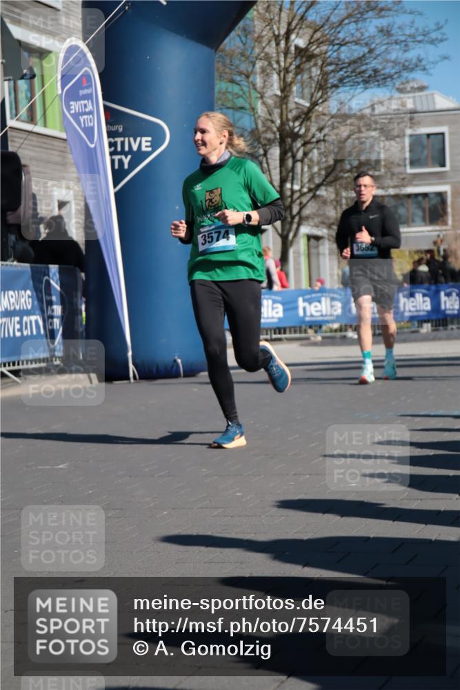 06.04.2025 - 44. Internationalen Wilhelmsburger Insellauf A. Gomolzig http://msf.ph/oto/7574451 06.04.2025 10:40:30 Ziel 3021, 3263, 3319, 3574, 3652, 3974, 4264, 4445 meine-sportfotos.de