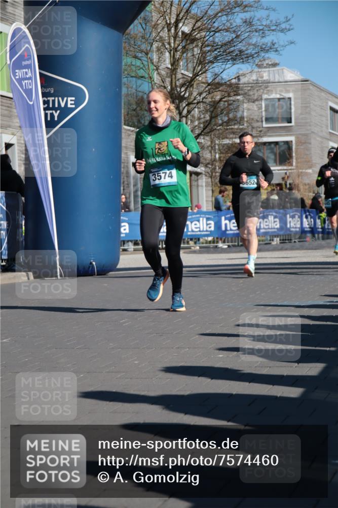 06.04.2025 - 44. Internationalen Wilhelmsburger Insellauf A. Gomolzig http://msf.ph/oto/7574460 06.04.2025 10:40:30 Ziel 3021, 3263, 3319, 3574, 3652, 3974, 4264, 4445 meine-sportfotos.de
