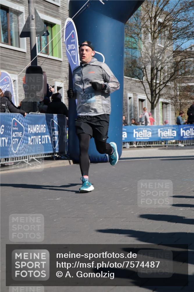 06.04.2025 - 44. Internationalen Wilhelmsburger Insellauf A. Gomolzig http://msf.ph/oto/7574487 06.04.2025 10:40:26 Ziel 3021, 3263, 3319, 3574, 3617, 3974, 4139, 4264 meine-sportfotos.de