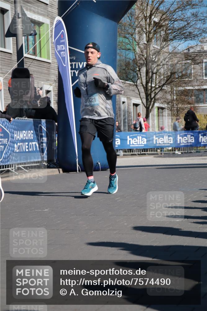06.04.2025 - 44. Internationalen Wilhelmsburger Insellauf A. Gomolzig http://msf.ph/oto/7574490 06.04.2025 10:40:26 Ziel 3021, 3263, 3319, 3574, 3617, 3974, 4139, 4264 meine-sportfotos.de