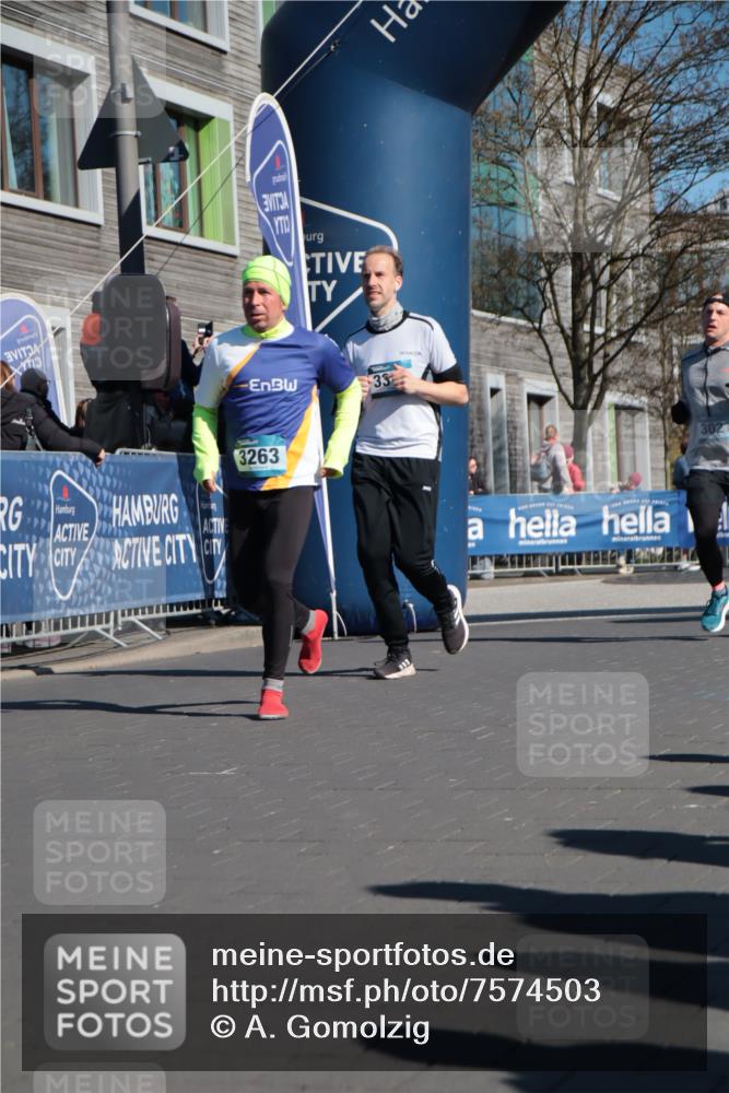 06.04.2025 - 44. Internationalen Wilhelmsburger Insellauf A. Gomolzig http://msf.ph/oto/7574503 06.04.2025 10:40:25 Ziel 3021, 3263, 3319, 3574, 3617, 3974, 4139 meine-sportfotos.de