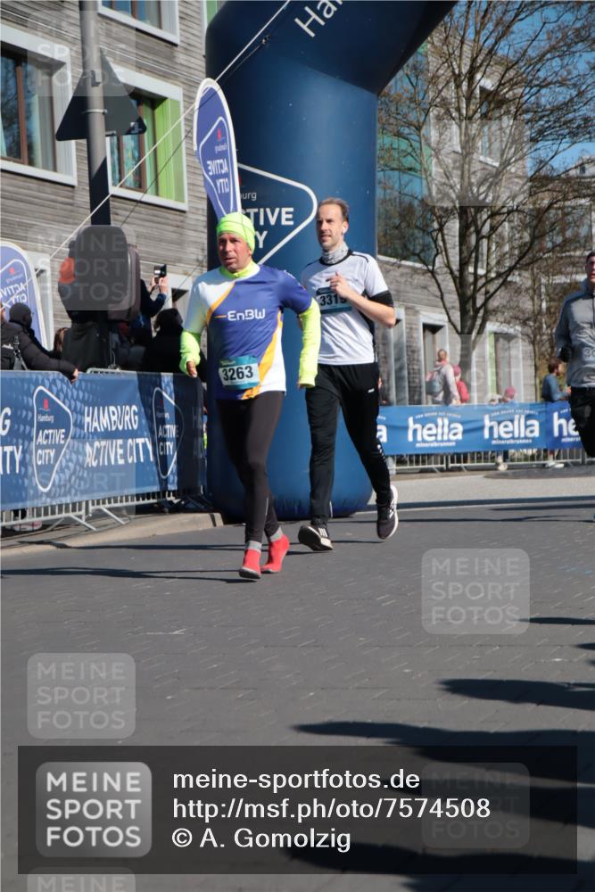 06.04.2025 - 44. Internationalen Wilhelmsburger Insellauf A. Gomolzig http://msf.ph/oto/7574508 06.04.2025 10:40:25 Ziel 3021, 3263, 3319, 3574, 3617, 3974, 4139 meine-sportfotos.de