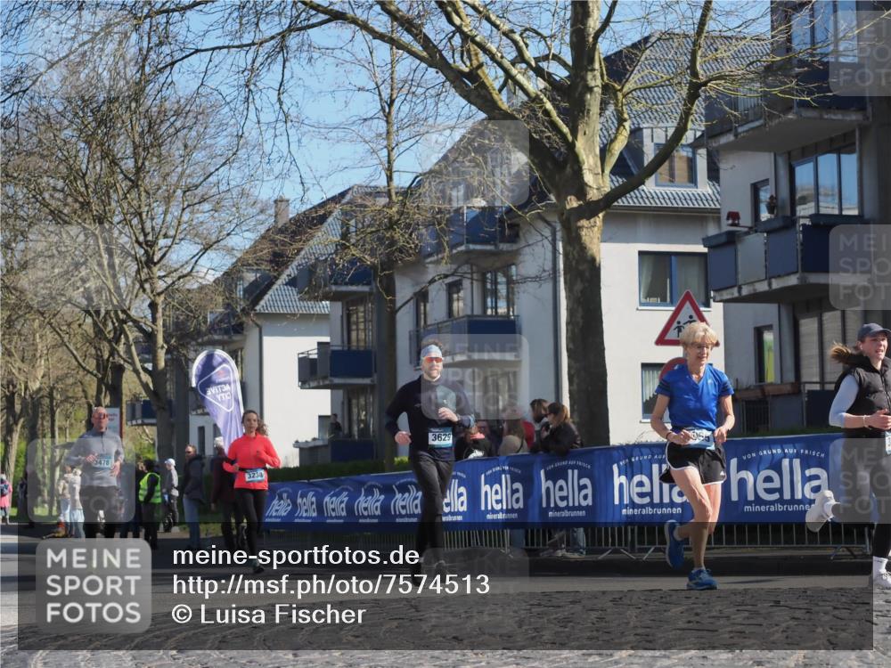 06.04.2025 - 44. Internationalen Wilhelmsburger Insellauf Luisa Fischer http://msf.ph/oto/7574513 06.04.2025 10:42:06 Ziel 3478, 3238, 3629 meine-sportfotos.de