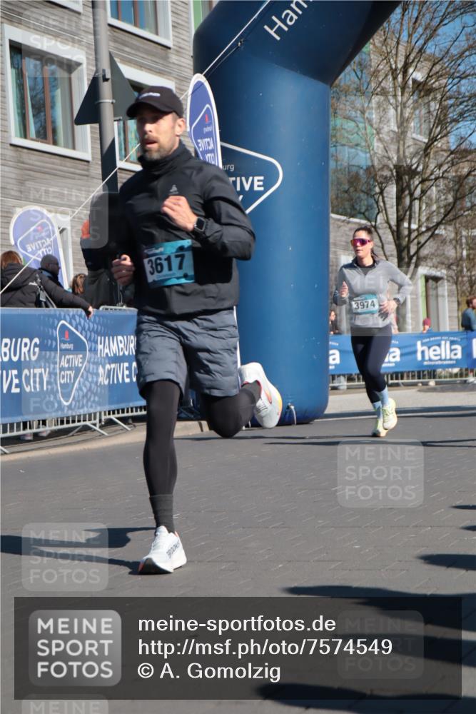06.04.2025 - 44. Internationalen Wilhelmsburger Insellauf A. Gomolzig http://msf.ph/oto/7574549 06.04.2025 10:40:22 Ziel 3021, 3263, 3319, 3617, 3974, 4139 meine-sportfotos.de