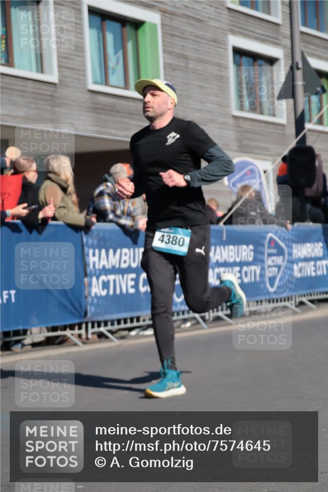 06.04.2025 - 44. Internationalen Wilhelmsburger Insellauf A. Gomolzig http://msf.ph/oto/7574645 06.04.2025 10:40:00 Ziel 3544, 4380, 4389, 4501, 5130 meine-sportfotos.de