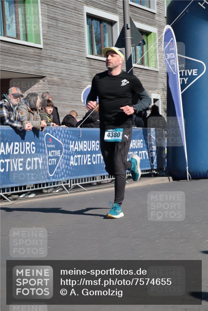 06.04.2025 - 44. Internationalen Wilhelmsburger Insellauf A. Gomolzig http://msf.ph/oto/7574655 06.04.2025 10:40:00 Ziel 3544, 4380, 4389, 4501, 5130 meine-sportfotos.de