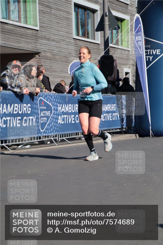 06.04.2025 - 44. Internationalen Wilhelmsburger Insellauf A. Gomolzig http://msf.ph/oto/7574689 06.04.2025 10:39:53 Ziel 3544, 3729, 3887 meine-sportfotos.de