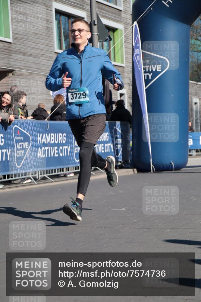 06.04.2025 - 44. Internationalen Wilhelmsburger Insellauf A. Gomolzig http://msf.ph/oto/7574736 06.04.2025 10:39:52 Ziel 3544, 3729, 3872, 3887 meine-sportfotos.de