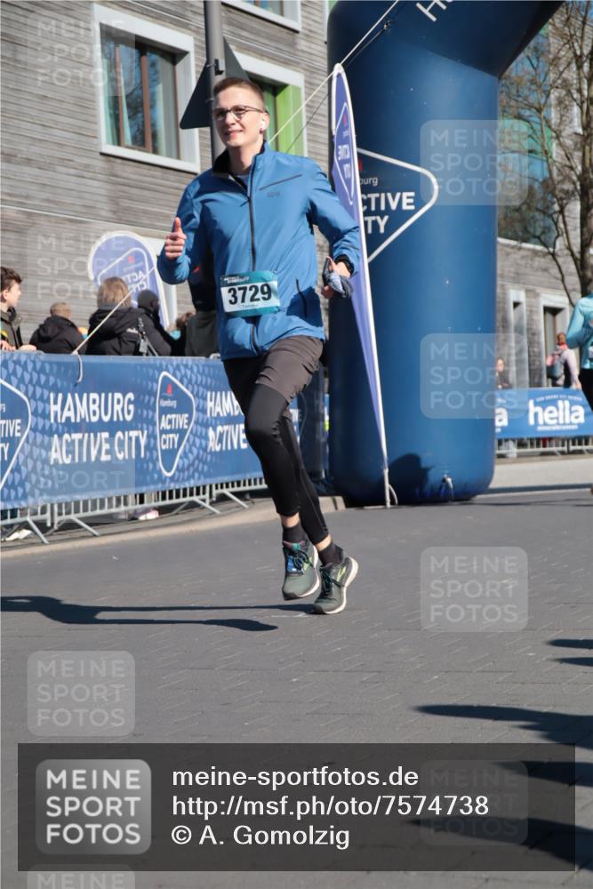 06.04.2025 - 44. Internationalen Wilhelmsburger Insellauf A. Gomolzig http://msf.ph/oto/7574738 06.04.2025 10:39:52 Ziel 3544, 3729, 3872, 3887 meine-sportfotos.de
