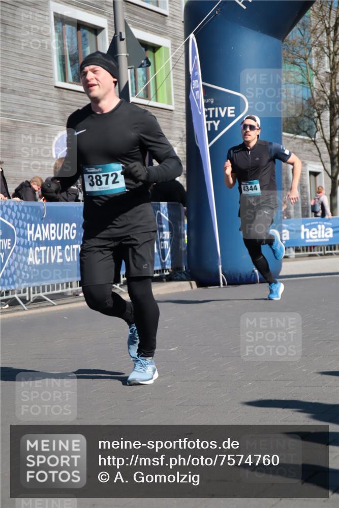 06.04.2025 - 44. Internationalen Wilhelmsburger Insellauf A. Gomolzig http://msf.ph/oto/7574760 06.04.2025 10:39:47 Ziel 3729, 3872, 4344 meine-sportfotos.de