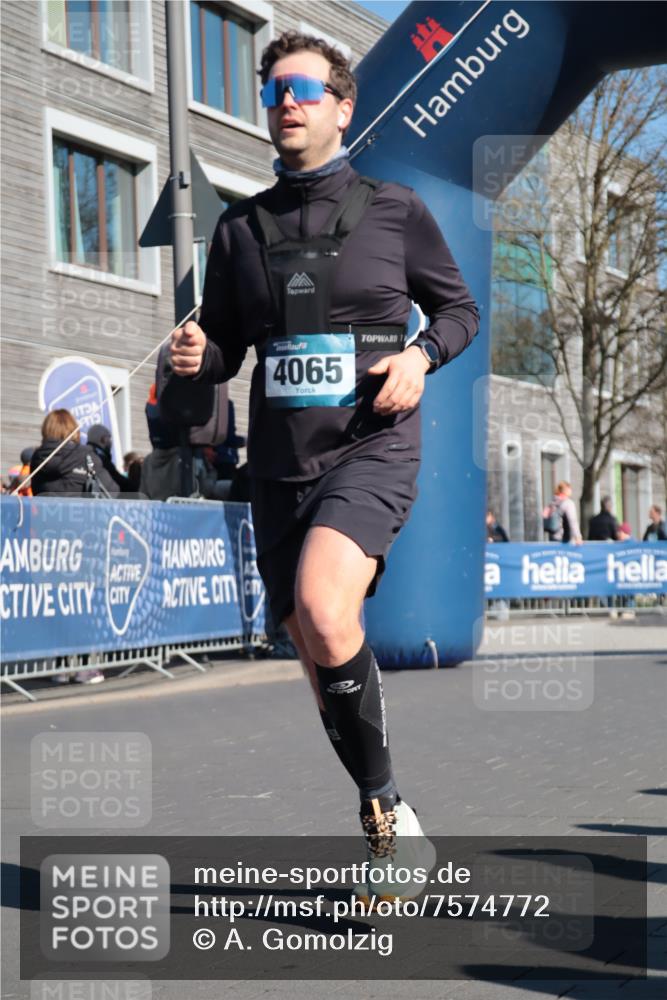 06.04.2025 - 44. Internationalen Wilhelmsburger Insellauf A. Gomolzig http://msf.ph/oto/7574772 06.04.2025 10:39:42 Ziel 3756, 3872, 4065, 4067, 4344 meine-sportfotos.de