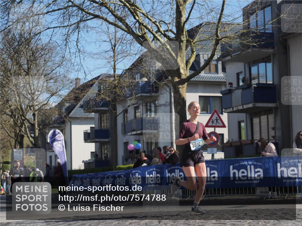 06.04.2025 - 44. Internationalen Wilhelmsburger Insellauf Luisa Fischer http://msf.ph/oto/7574788 06.04.2025 10:42:11 Ziel 35, 3692 meine-sportfotos.de