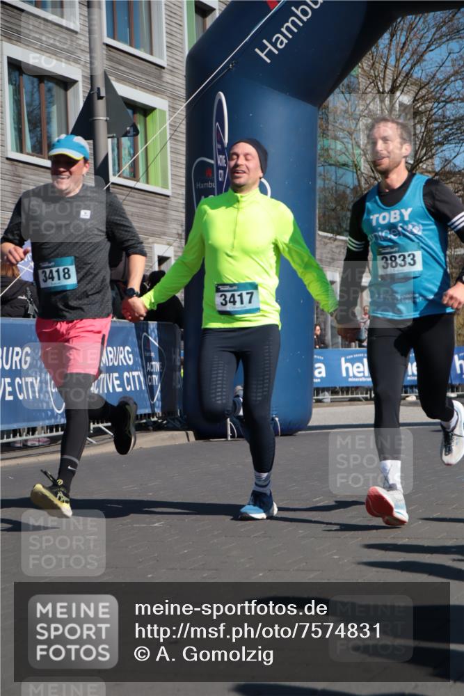 06.04.2025 - 44. Internationalen Wilhelmsburger Insellauf A. Gomolzig http://msf.ph/oto/7574831 06.04.2025 10:39:35 Ziel 3417, 3418, 3756, 3801, 3833, 4065, 4067, 5095, 5179 meine-sportfotos.de