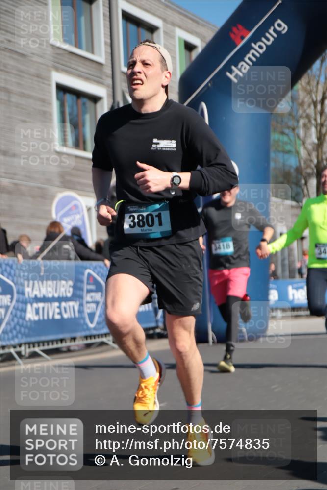 06.04.2025 - 44. Internationalen Wilhelmsburger Insellauf A. Gomolzig http://msf.ph/oto/7574835 06.04.2025 10:39:35 Ziel 3417, 3418, 3756, 3801, 3833, 4065, 4067, 5095, 5179 meine-sportfotos.de