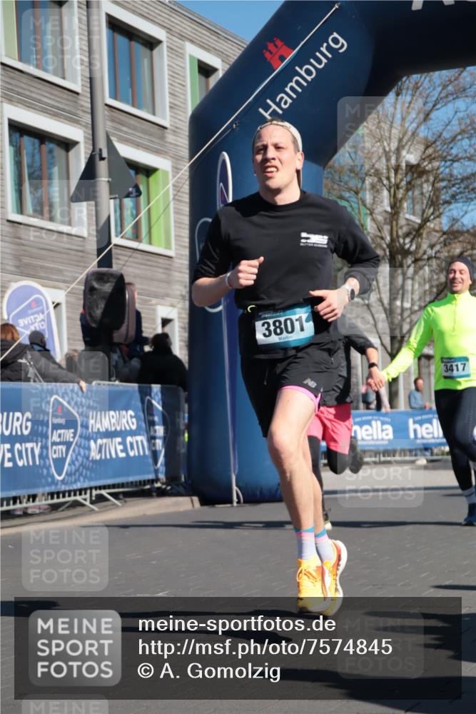 06.04.2025 - 44. Internationalen Wilhelmsburger Insellauf A. Gomolzig http://msf.ph/oto/7574845 06.04.2025 10:39:34 Ziel 3417, 3418, 3756, 3801, 3833, 4067, 5095, 5179 meine-sportfotos.de