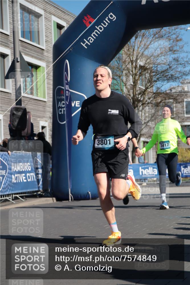 06.04.2025 - 44. Internationalen Wilhelmsburger Insellauf A. Gomolzig http://msf.ph/oto/7574849 06.04.2025 10:39:34 Ziel 3417, 3418, 3756, 3801, 3833, 4067, 5095, 5179 meine-sportfotos.de