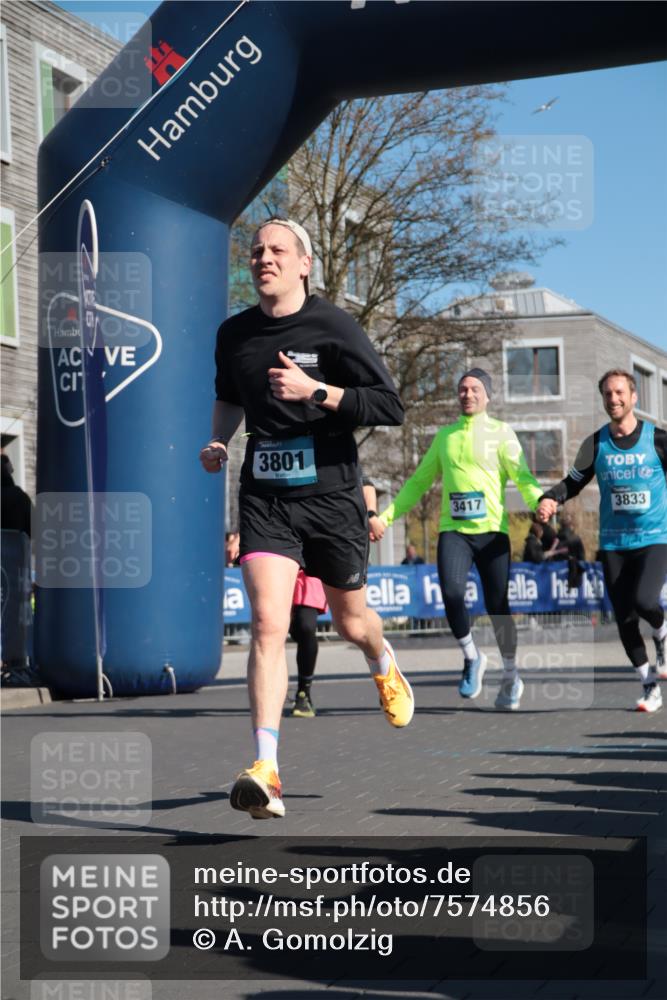 06.04.2025 - 44. Internationalen Wilhelmsburger Insellauf A. Gomolzig http://msf.ph/oto/7574856 06.04.2025 10:39:34 Ziel 3417, 3418, 3756, 3801, 3833, 4067, 5095, 5179 meine-sportfotos.de