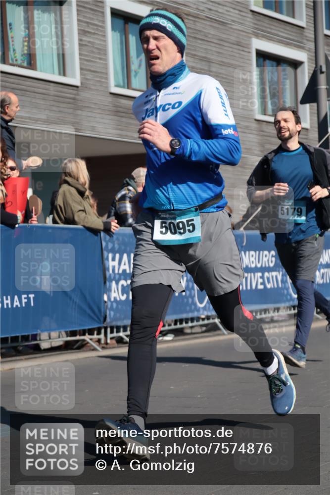 06.04.2025 - 44. Internationalen Wilhelmsburger Insellauf A. Gomolzig http://msf.ph/oto/7574876 06.04.2025 10:39:32 Ziel 3417, 3418, 3801, 3833, 5095, 5179 meine-sportfotos.de
