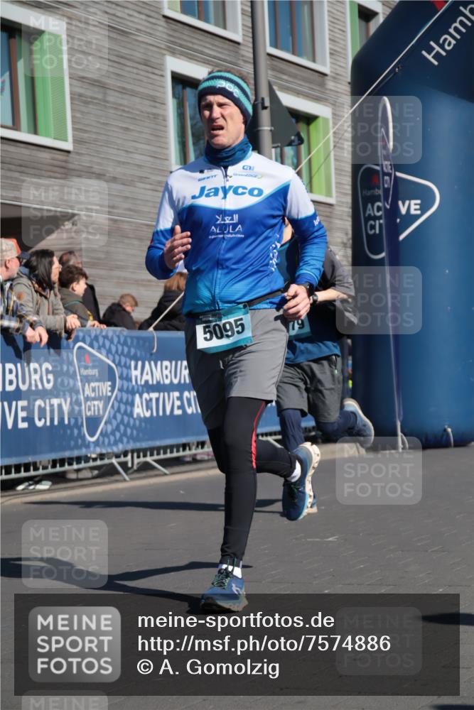 06.04.2025 - 44. Internationalen Wilhelmsburger Insellauf A. Gomolzig http://msf.ph/oto/7574886 06.04.2025 10:39:32 Ziel 3417, 3418, 3801, 3833, 5095, 5179 meine-sportfotos.de