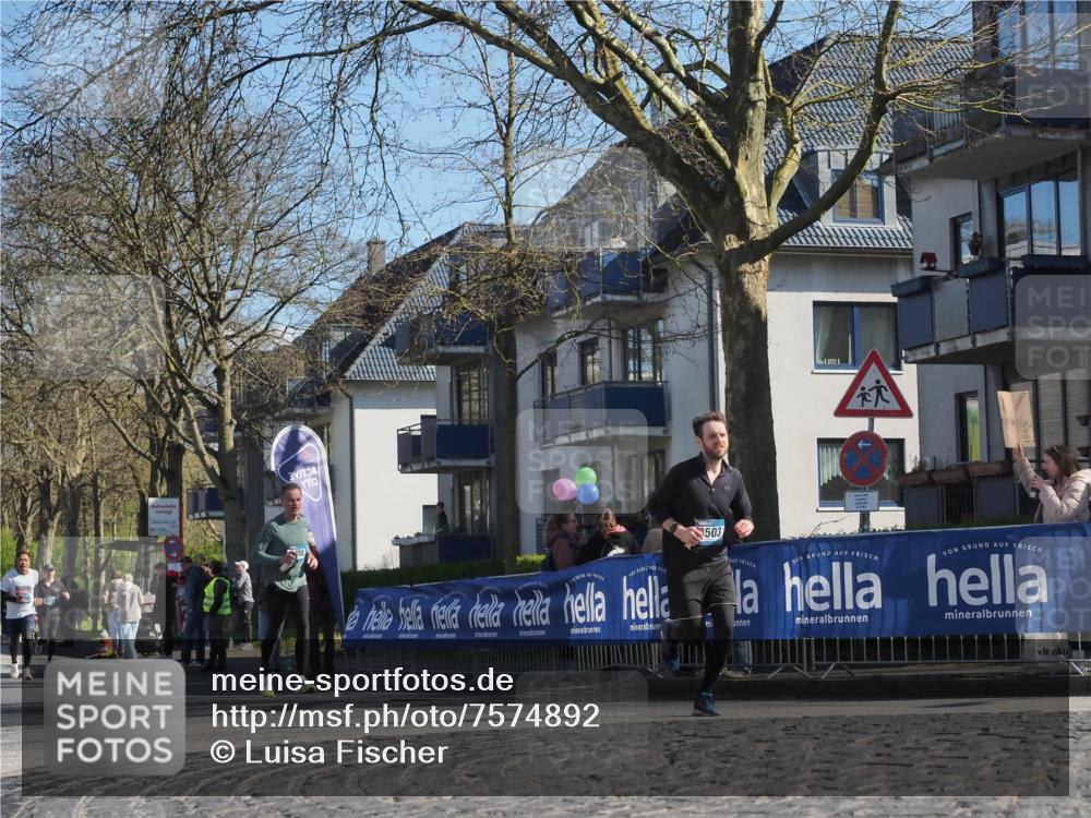 06.04.2025 - 44. Internationalen Wilhelmsburger Insellauf Luisa Fischer http://msf.ph/oto/7574892 06.04.2025 10:42:16 Ziel 503 meine-sportfotos.de