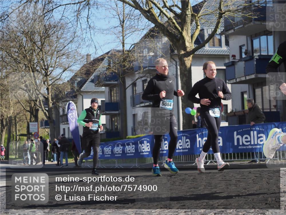 06.04.2025 - 44. Internationalen Wilhelmsburger Insellauf Luisa Fischer http://msf.ph/oto/7574900 06.04.2025 10:36:58 Ziel 4099, 5084, 5067 meine-sportfotos.de