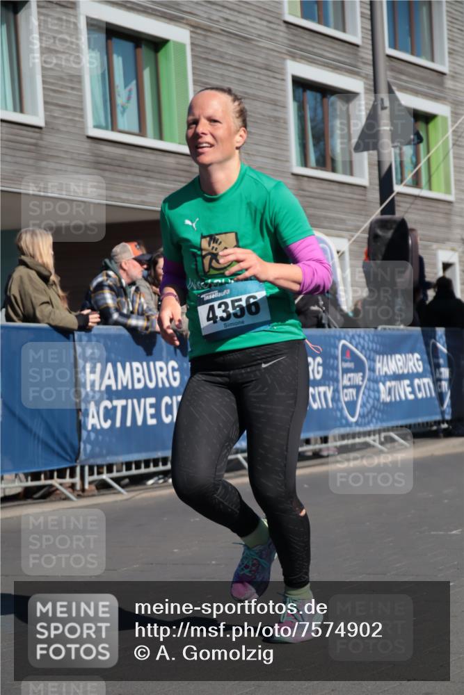 06.04.2025 - 44. Internationalen Wilhelmsburger Insellauf A. Gomolzig http://msf.ph/oto/7574902 06.04.2025 10:39:24 Ziel 4356 meine-sportfotos.de