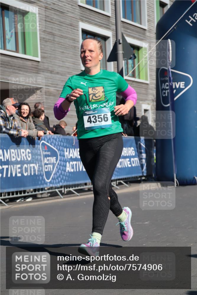 06.04.2025 - 44. Internationalen Wilhelmsburger Insellauf A. Gomolzig http://msf.ph/oto/7574906 06.04.2025 10:39:24 Ziel 4356 meine-sportfotos.de