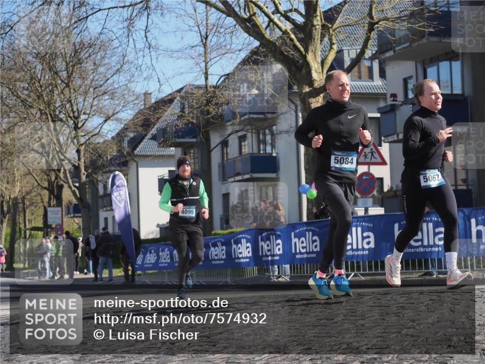 06.04.2025 - 44. Internationalen Wilhelmsburger Insellauf Luisa Fischer http://msf.ph/oto/7574932 06.04.2025 10:36:58 Ziel 4099, 5084, 5067 meine-sportfotos.de