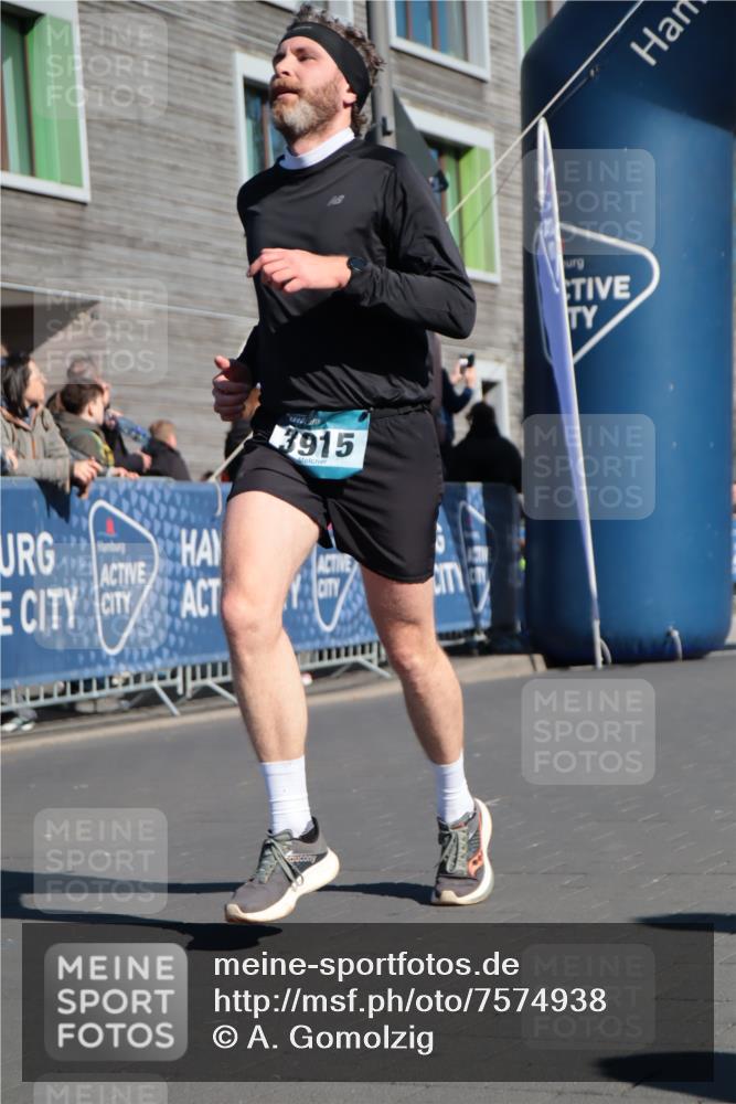 06.04.2025 - 44. Internationalen Wilhelmsburger Insellauf A. Gomolzig http://msf.ph/oto/7574938 06.04.2025 10:39:14 Ziel 3350, 3592, 3709, 3915, 4253, 4337, 4560, 4592 meine-sportfotos.de
