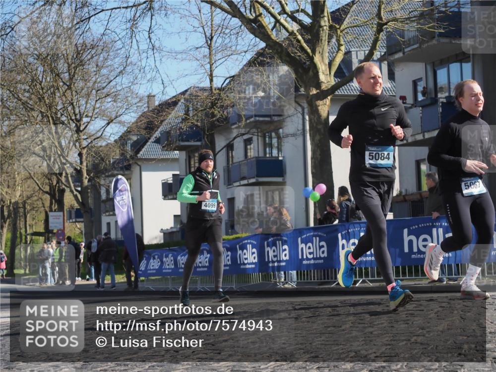 06.04.2025 - 44. Internationalen Wilhelmsburger Insellauf Luisa Fischer http://msf.ph/oto/7574943 06.04.2025 10:36:58 Ziel 4099, 5084, 5067 meine-sportfotos.de