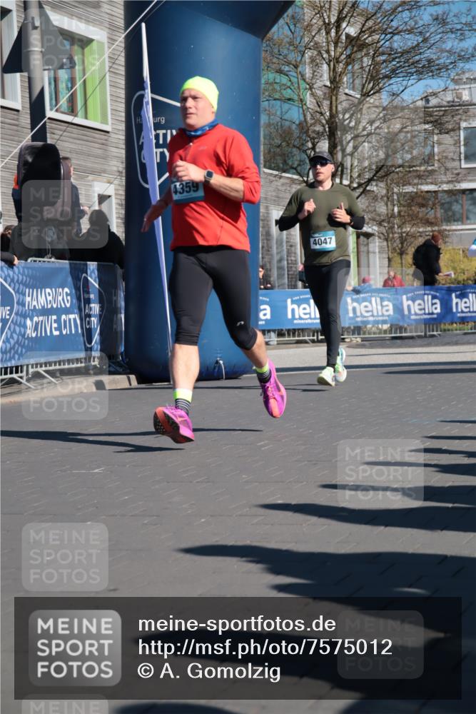 06.04.2025 - 44. Internationalen Wilhelmsburger Insellauf A. Gomolzig http://msf.ph/oto/7575012 06.04.2025 10:39:06 Ziel 3350, 3709, 3995, 4047, 4337, 4359 meine-sportfotos.de