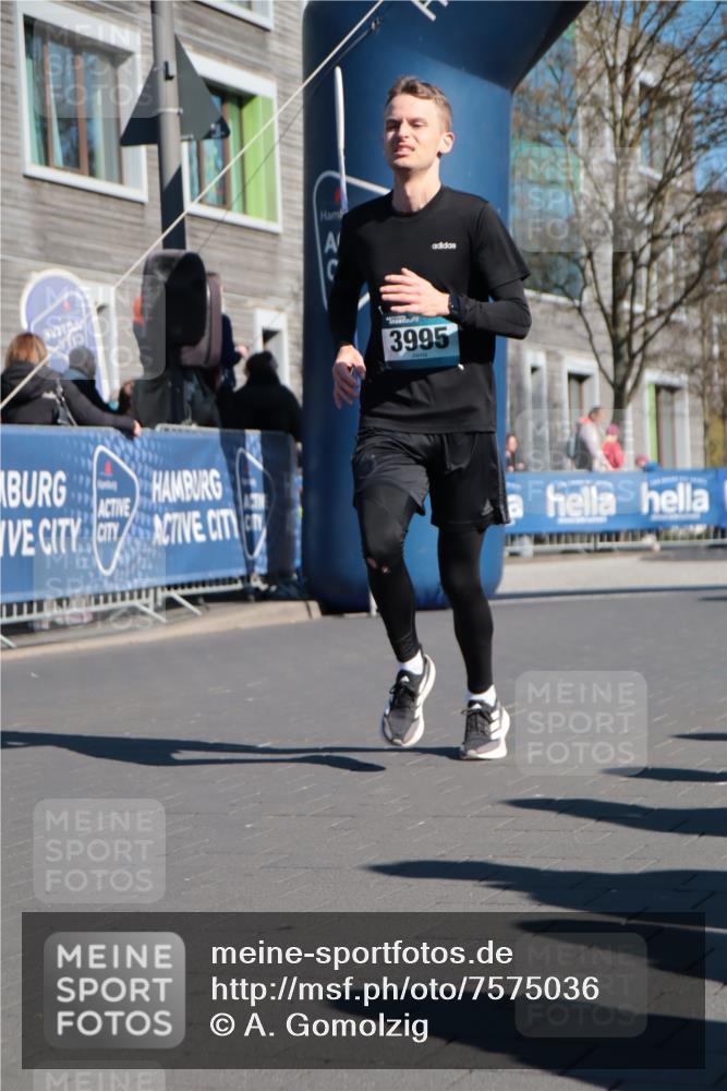 06.04.2025 - 44. Internationalen Wilhelmsburger Insellauf A. Gomolzig http://msf.ph/oto/7575036 06.04.2025 10:39:02 Ziel 3346, 3995, 4047, 4359 meine-sportfotos.de