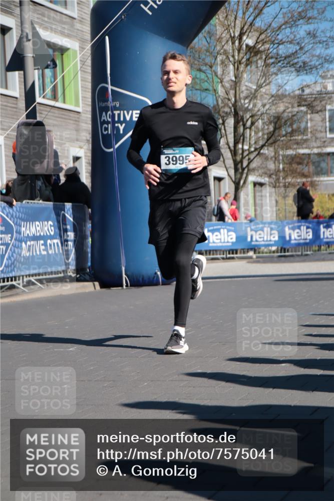 06.04.2025 - 44. Internationalen Wilhelmsburger Insellauf A. Gomolzig http://msf.ph/oto/7575041 06.04.2025 10:39:02 Ziel 3346, 3995, 4047, 4359 meine-sportfotos.de