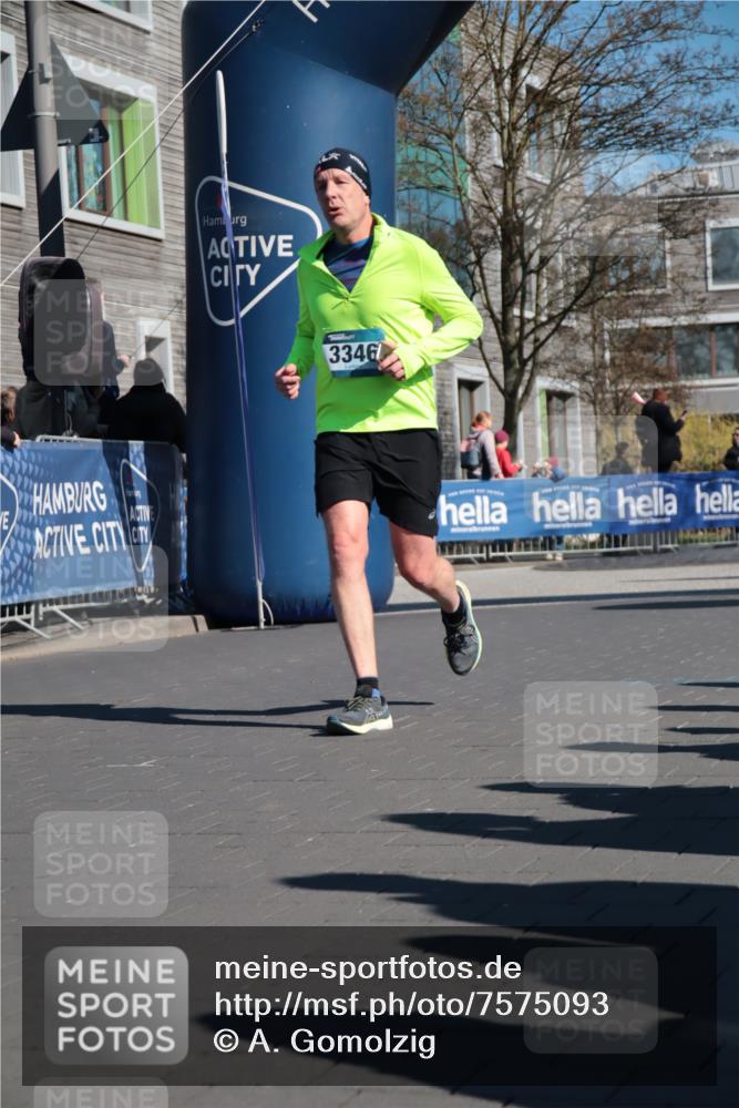 06.04.2025 - 44. Internationalen Wilhelmsburger Insellauf A. Gomolzig http://msf.ph/oto/7575093 06.04.2025 10:38:58 Ziel 3346, 3995 meine-sportfotos.de