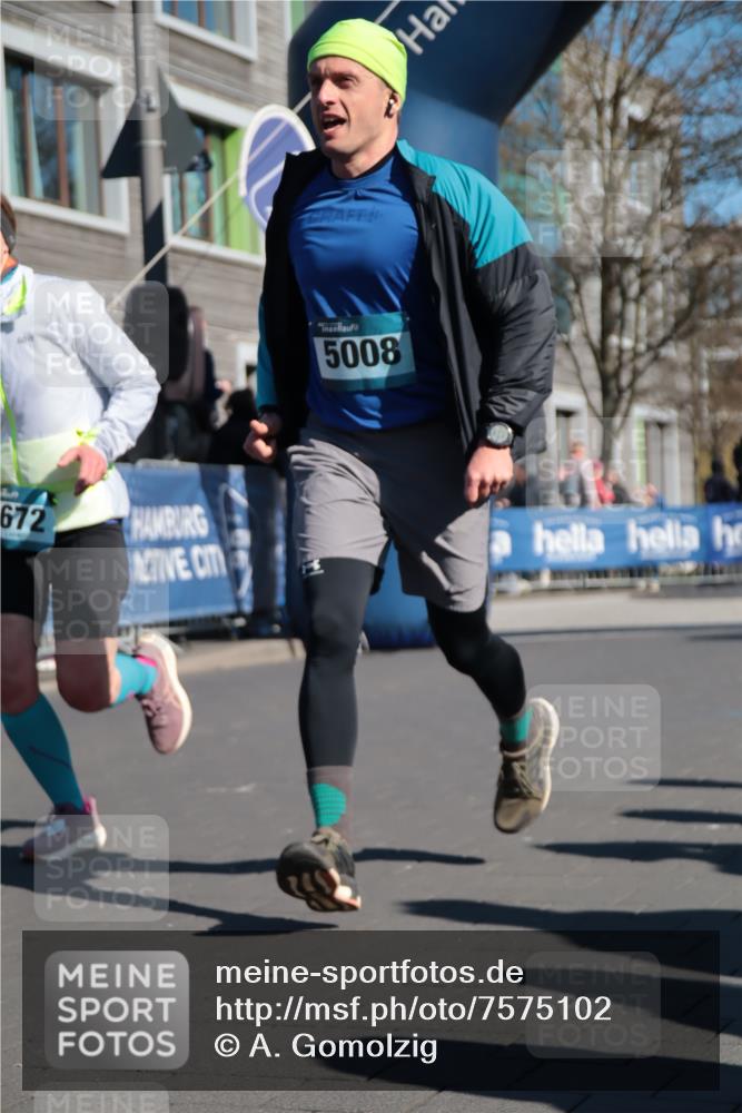06.04.2025 - 44. Internationalen Wilhelmsburger Insellauf A. Gomolzig http://msf.ph/oto/7575102 06.04.2025 10:38:48 Ziel 3672, 4246, 5008 meine-sportfotos.de