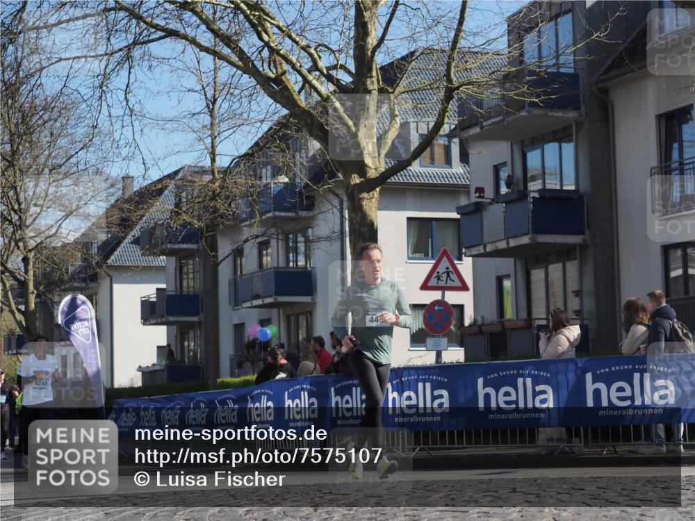 06.04.2025 - 44. Internationalen Wilhelmsburger Insellauf Luisa Fischer http://msf.ph/oto/7575107 06.04.2025 10:42:19 Ziel 4240, 44 meine-sportfotos.de