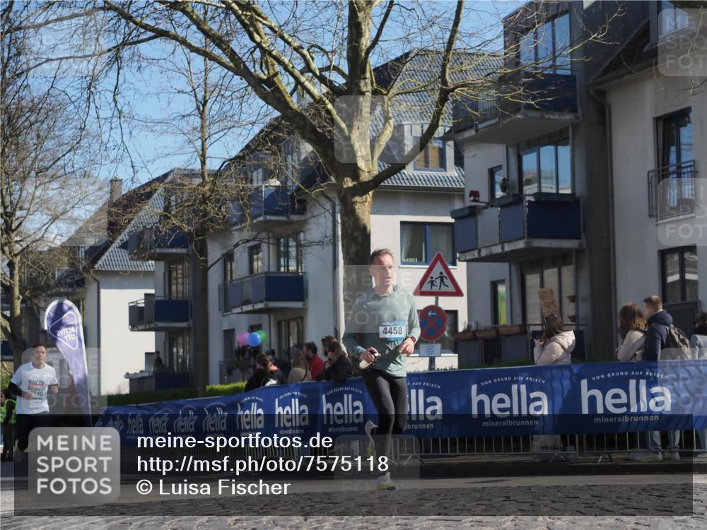 06.04.2025 - 44. Internationalen Wilhelmsburger Insellauf Luisa Fischer http://msf.ph/oto/7575118 06.04.2025 10:42:20 Ziel 240, 4458 meine-sportfotos.de