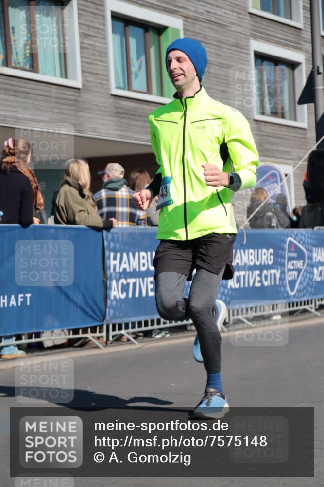 06.04.2025 - 44. Internationalen Wilhelmsburger Insellauf A. Gomolzig http://msf.ph/oto/7575148 06.04.2025 10:38:43 Ziel 3672, 4246, 5008, 5143 meine-sportfotos.de