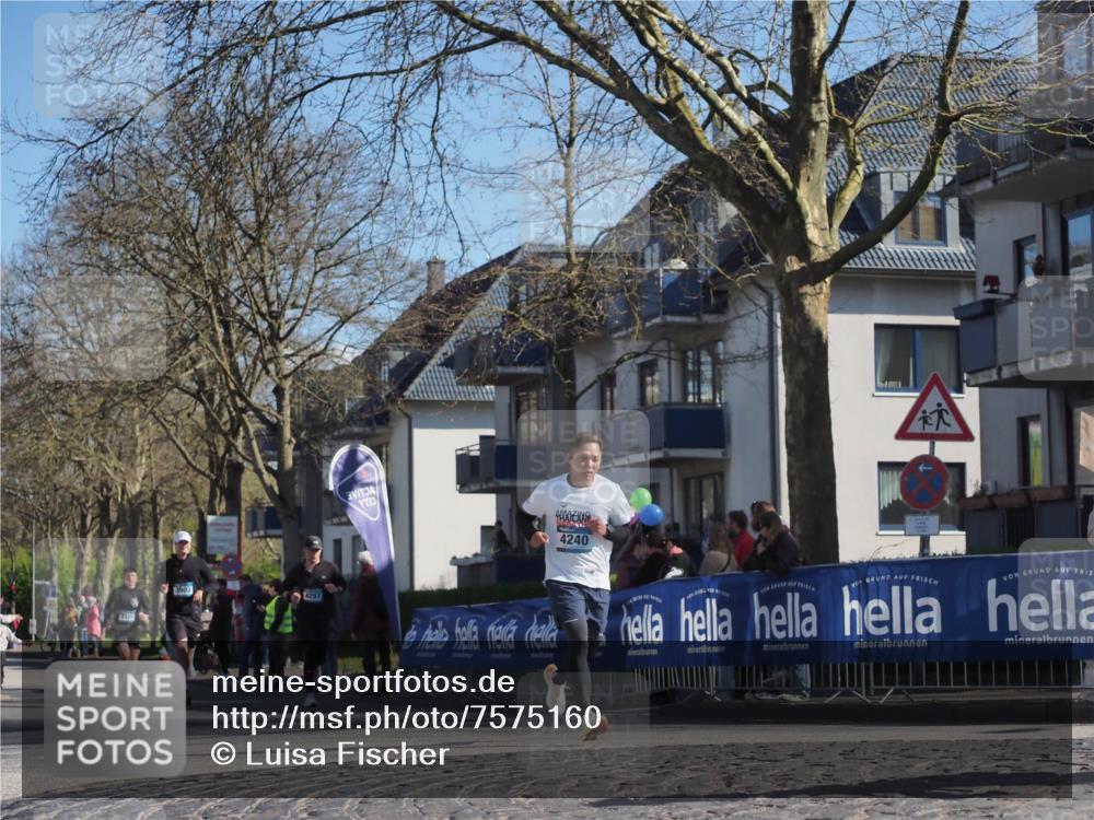 06.04.2025 - 44. Internationalen Wilhelmsburger Insellauf Luisa Fischer http://msf.ph/oto/7575160 06.04.2025 10:42:21 Ziel 3320, 4240, 3903, 4297 meine-sportfotos.de
