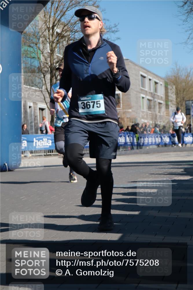 06.04.2025 - 44. Internationalen Wilhelmsburger Insellauf A. Gomolzig http://msf.ph/oto/7575208 06.04.2025 10:38:29 Ziel 3178, 3369, 3675, 4118, 4563, 4578 meine-sportfotos.de