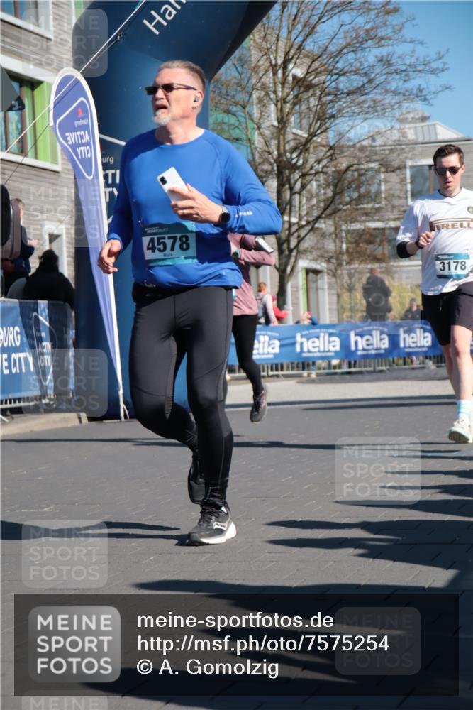 06.04.2025 - 44. Internationalen Wilhelmsburger Insellauf A. Gomolzig http://msf.ph/oto/7575254 06.04.2025 10:38:25 Ziel 3178, 3369, 3675, 4118, 4563, 4578 meine-sportfotos.de