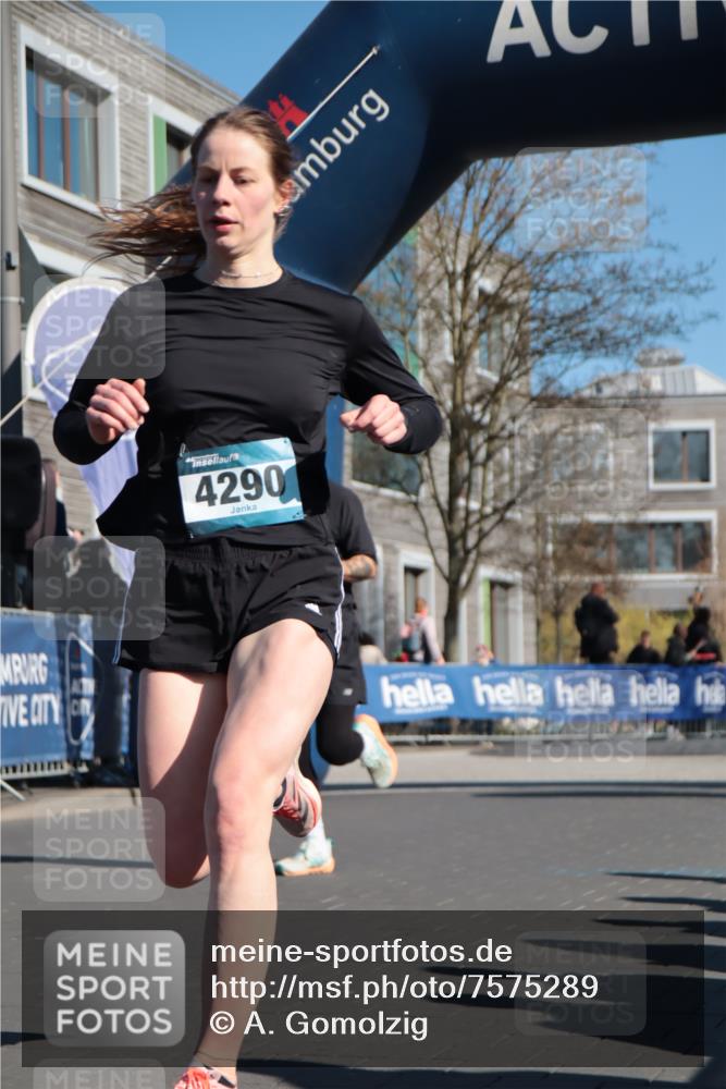 06.04.2025 - 44. Internationalen Wilhelmsburger Insellauf A. Gomolzig http://msf.ph/oto/7575289 06.04.2025 10:38:11 Ziel 3295, 3654, 3840, 3921, 4278, 4279, 4290, 4365 meine-sportfotos.de