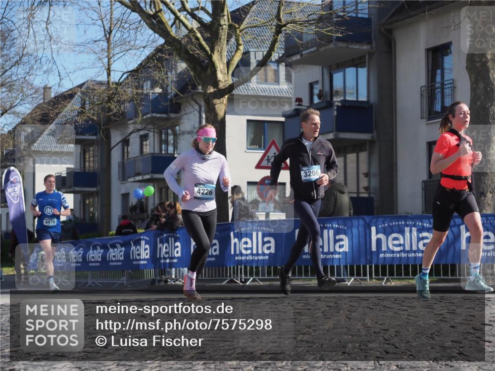 06.04.2025 - 44. Internationalen Wilhelmsburger Insellauf Luisa Fischer http://msf.ph/oto/7575298 06.04.2025 10:37:32 Ziel 4470, 4226, 3206 meine-sportfotos.de