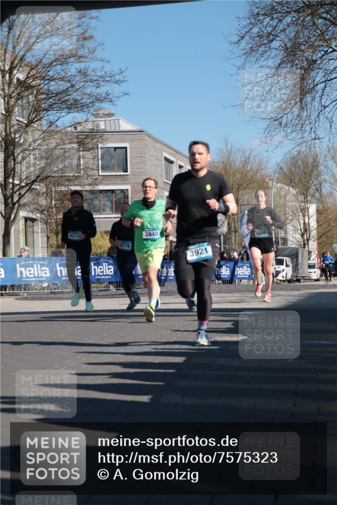 06.04.2025 - 44. Internationalen Wilhelmsburger Insellauf A. Gomolzig http://msf.ph/oto/7575323 06.04.2025 10:38:08 Ziel 3295, 3654, 3840, 3921, 4278, 4279, 4290, 4365 meine-sportfotos.de
