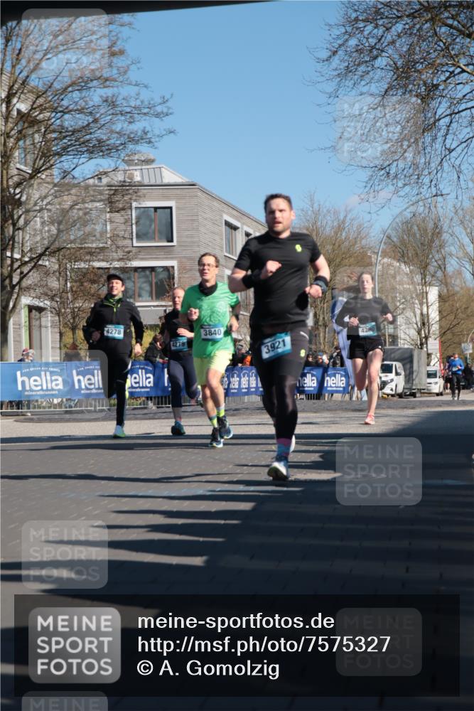 06.04.2025 - 44. Internationalen Wilhelmsburger Insellauf A. Gomolzig http://msf.ph/oto/7575327 06.04.2025 10:38:08 Ziel 3295, 3654, 3840, 3921, 4278, 4279, 4290, 4365 meine-sportfotos.de